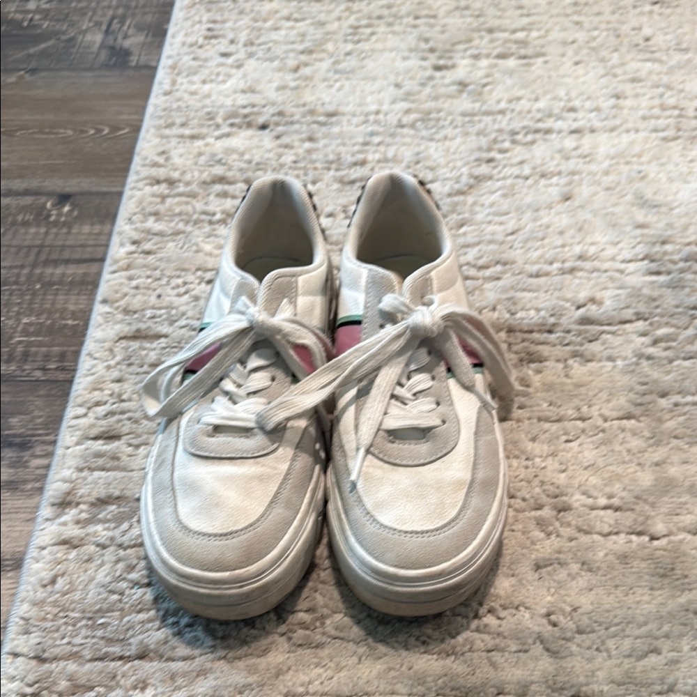 Women’s blow fish White and Pink Sneakers
